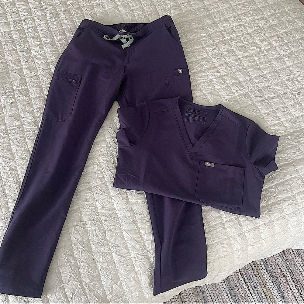 FIGS limited edition purple shadow scrub set